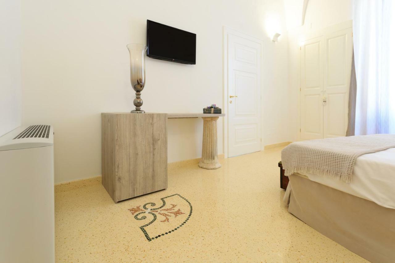 Palazzo Casto Relais Hotel ตาเวียโน ภายนอก รูปภาพ