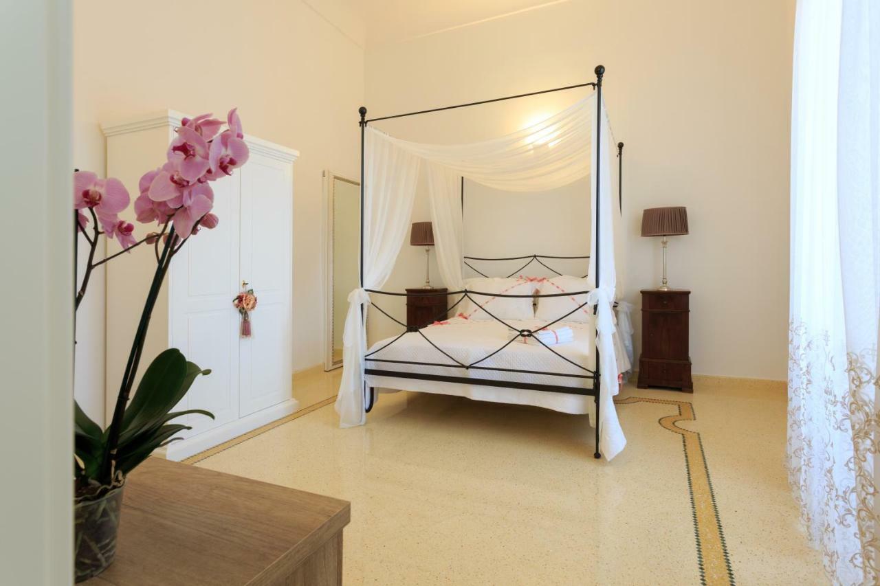Palazzo Casto Relais Hotel ตาเวียโน ภายนอก รูปภาพ